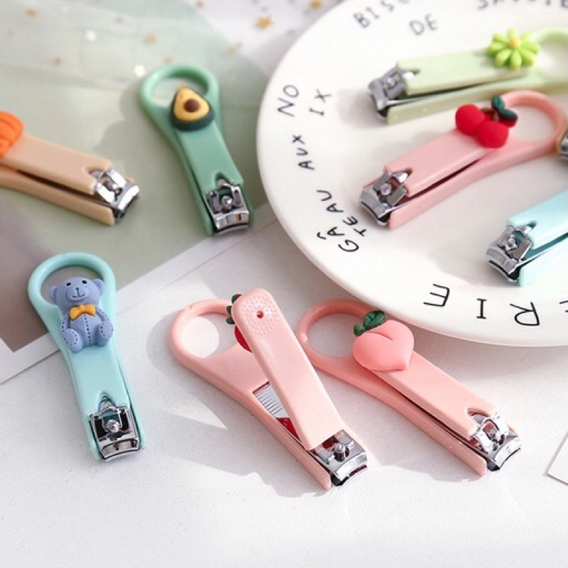 Bấm móng tay cute