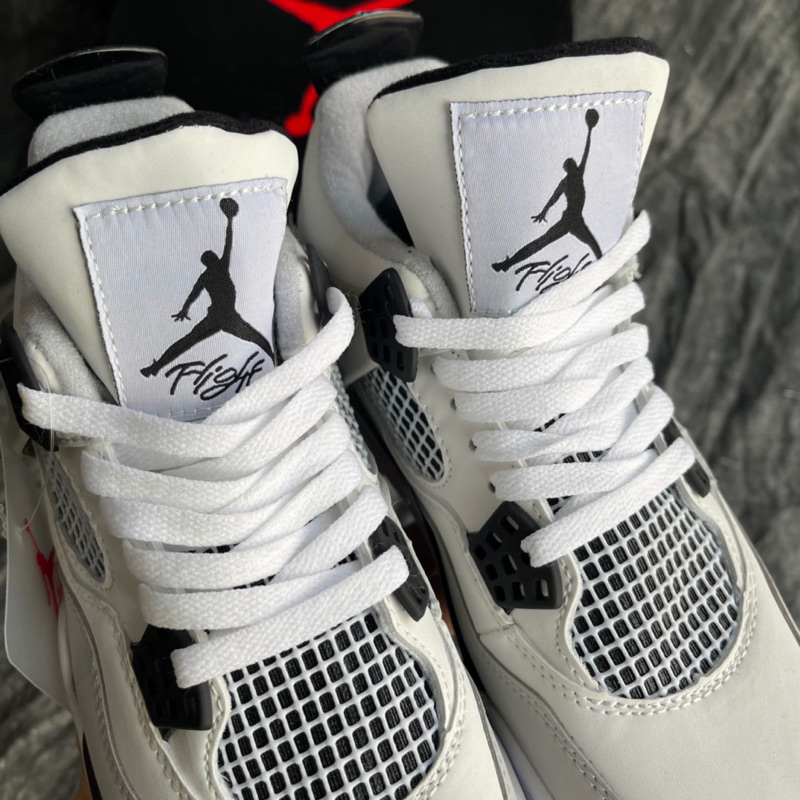 Giày Sneaker Jordan 4 Retro Military Black Màu Trắng Đen