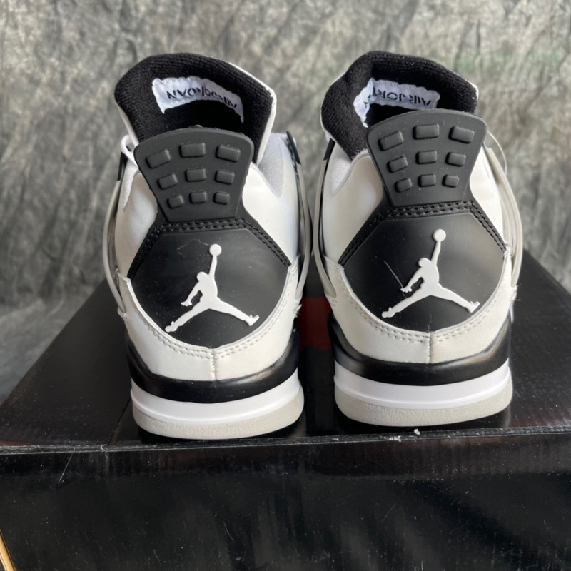 Giày Sneaker Jordan 4 Retro Military Black Màu Trắng Đen