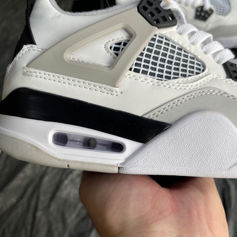 Giày Sneaker Jordan 4 Retro Military Black Màu Trắng Đen