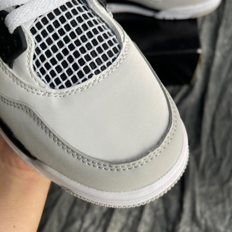 Giày Sneaker Jordan 4 Retro Military Black Màu Trắng Đen