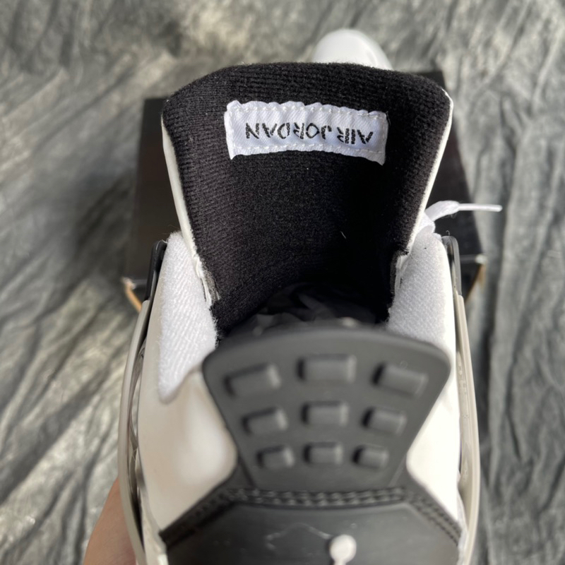 Giày Sneaker Jordan 4 Retro Military Black Màu Trắng Đen