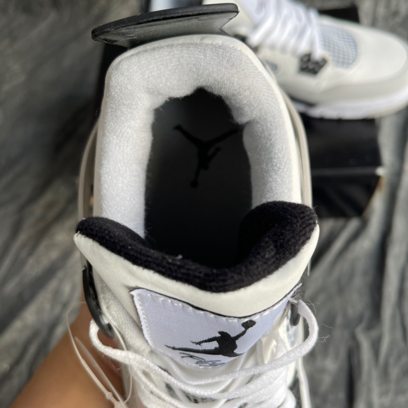 Giày Sneaker Jordan 4 Retro Military Black Màu Trắng Đen