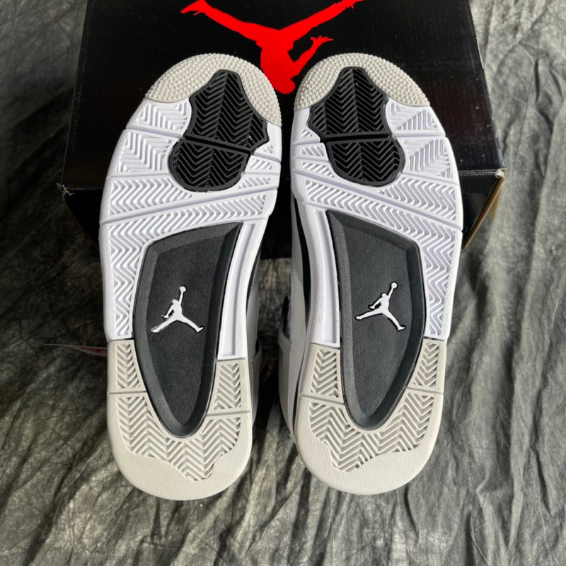 Giày Sneaker Jordan 4 Retro Military Black Màu Trắng Đen