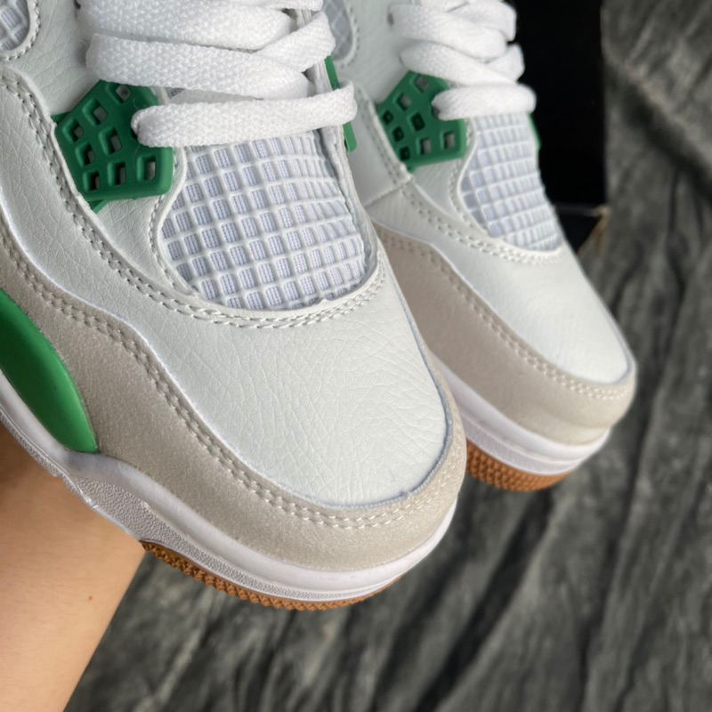 Giày Sneaker Jordan 4 Retro SB Pine Green Màu Trắng Xanh