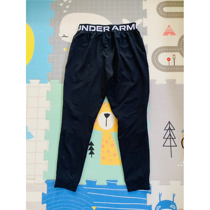 Quần jogger Under Armour S nữ mới 90%