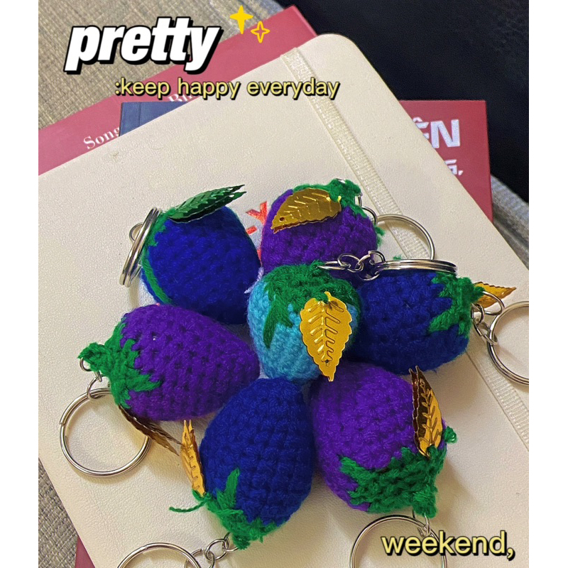 Móc khoá quả dâu tây nhồi bông bằng len có lá lấp lánh siu dễ thương