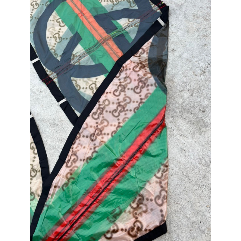 Áo lỗi in màu GUCI và LV sỏ khung 2 mét