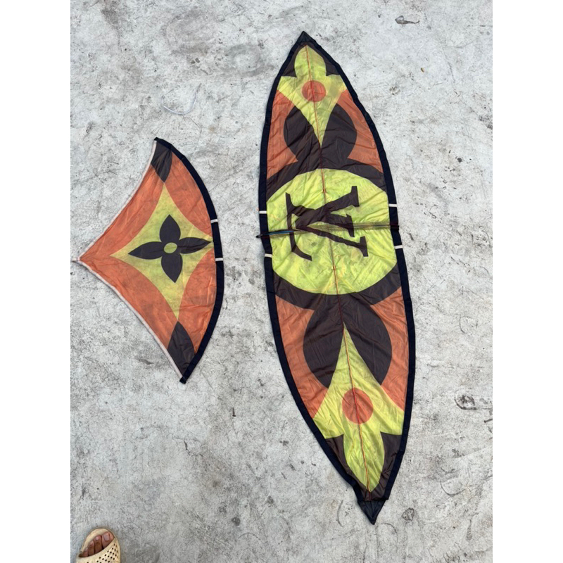 Áo lỗi in màu GUCI và LV sỏ khung 2 mét