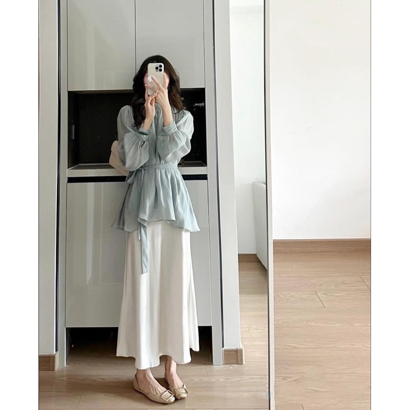 Áo cổ trụ tay dài dáng suông cột eo + chân váy trắng suông dài xoè