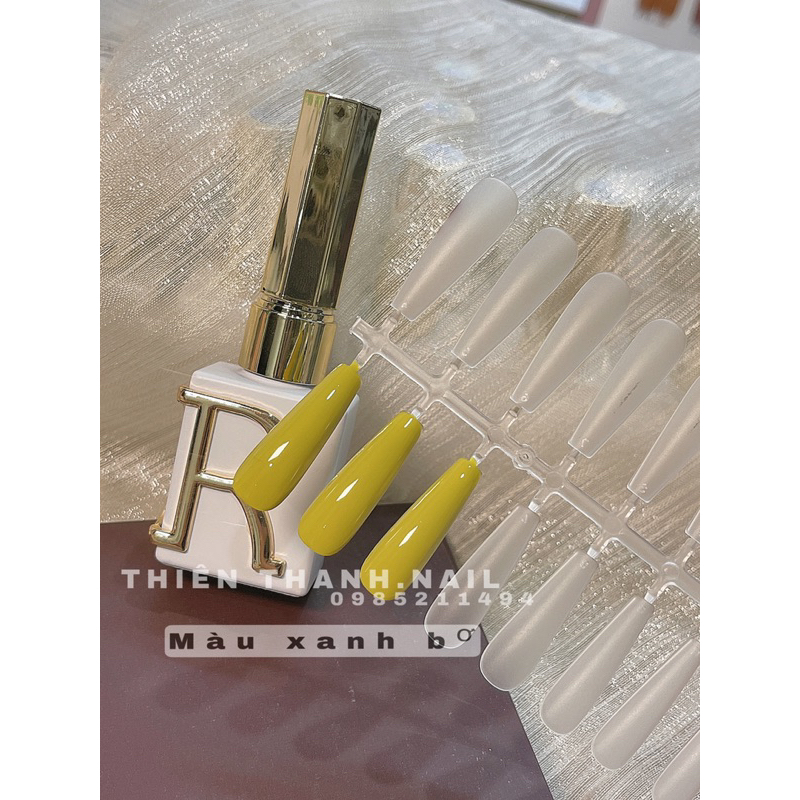 Sơn gel màu xanh bơ lên tay,chân siêu trắng da