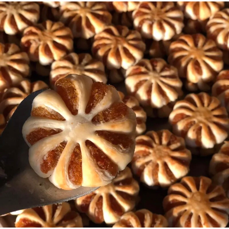 BÁNH HOA MAI NHÂN KHÓM