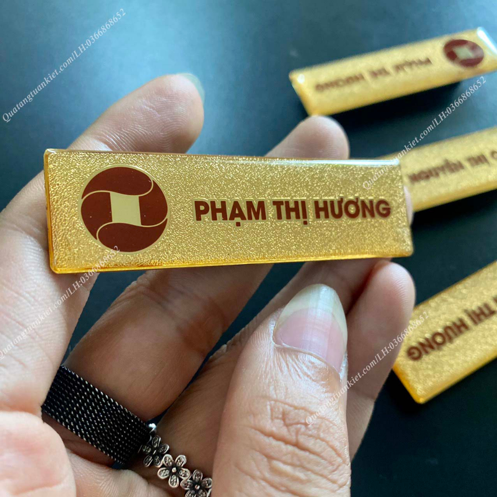 Biển tên nhân viên ngân hàng OCB MẠ VÀNG