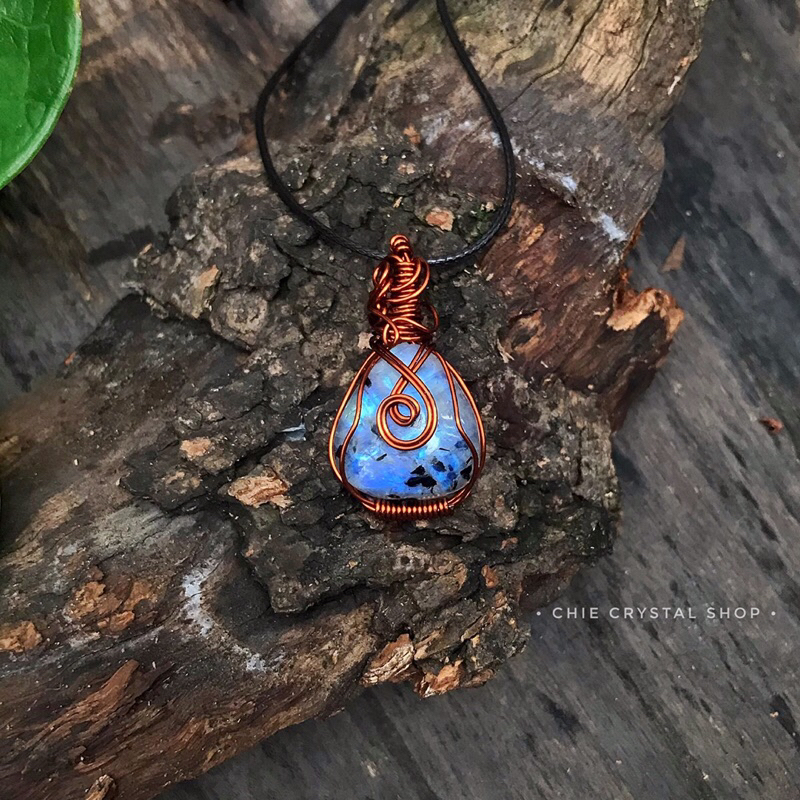 Dây chuyền đá mặt trăng Moonstone Rainbow đan dây macrame