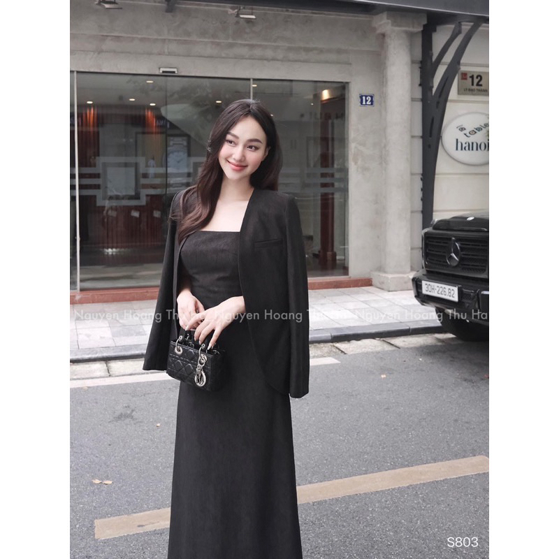 Áo vest kèm váy thiết kế cao cấp thanh lịch, sang trọng.