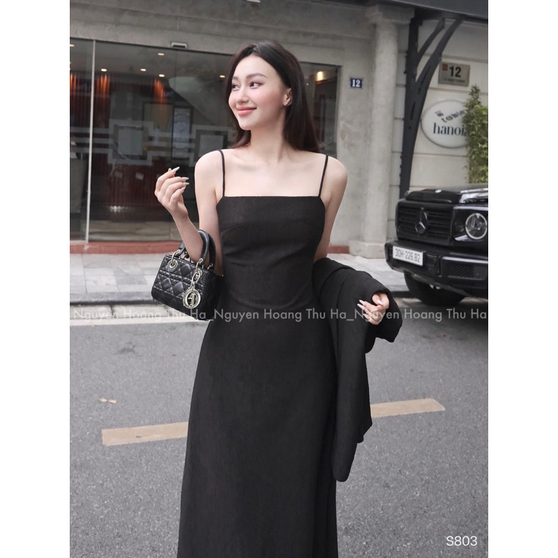 Áo vest kèm váy thiết kế cao cấp thanh lịch, sang trọng.