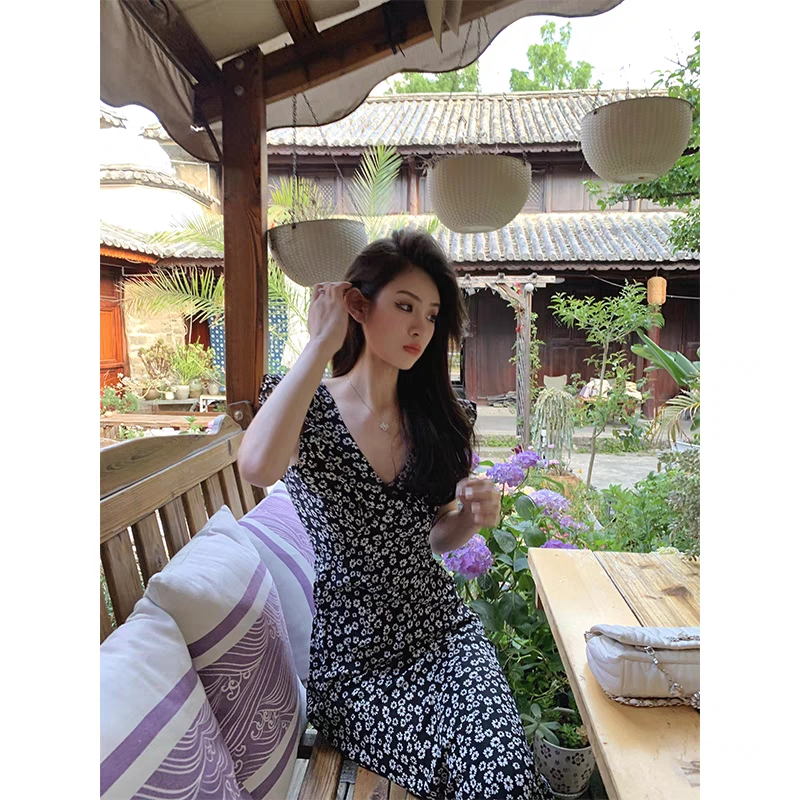 Váy maxi hoa nhí màu đen đáp bèo cổ - MS031