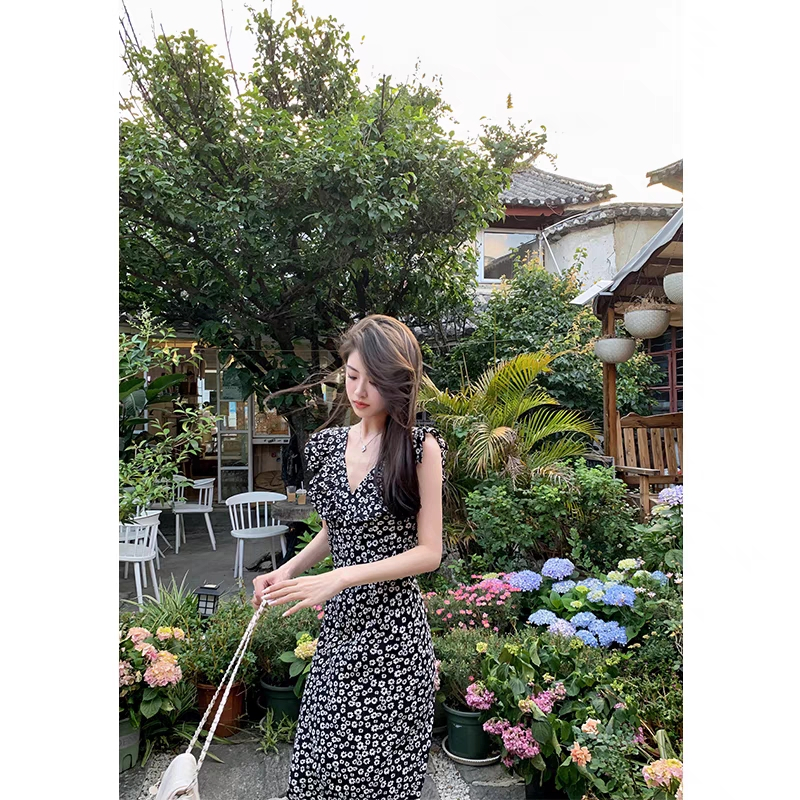 Váy maxi hoa nhí màu đen đáp bèo cổ - MS031