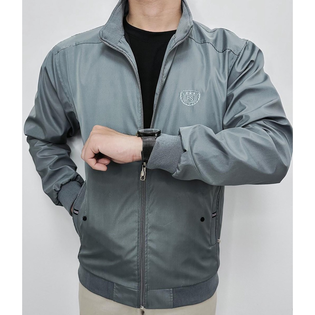 Áo khoác dù nam vải dù dày thêu Logo FS, 02 bên túi áo có khóa kéo vải dù loại 1 cực tốt GUTADI