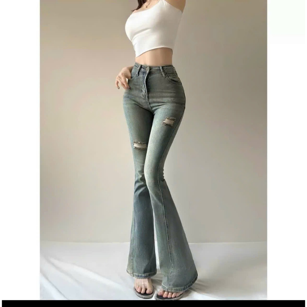 Quần dài jeans ống loe màu bạc rách hotrend 2023