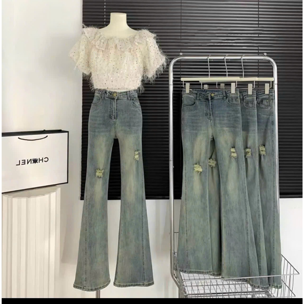 Quần dài jeans ống loe màu bạc rách hotrend 2023
