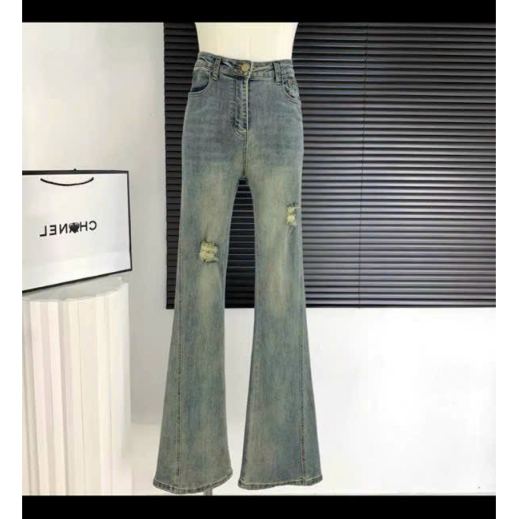 Quần dài jeans ống loe màu bạc rách hotrend 2023