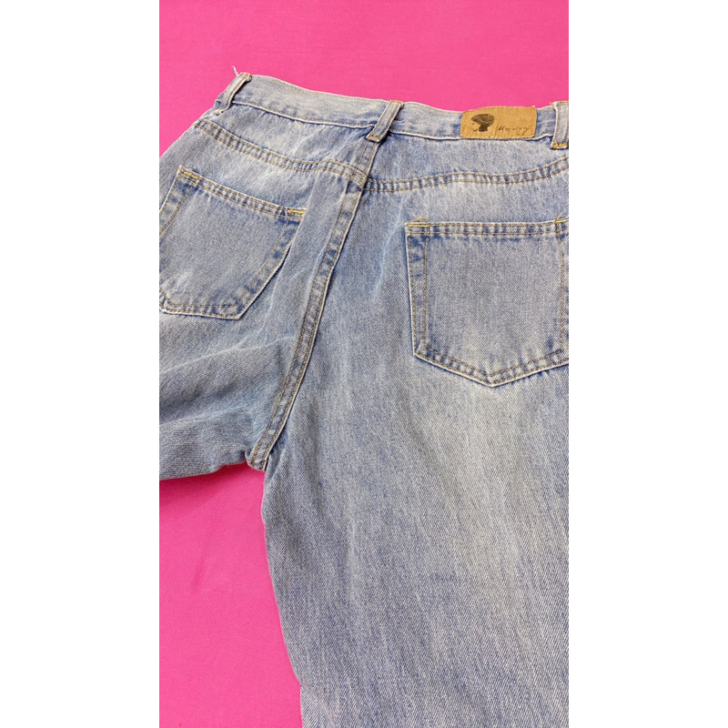 Quần jean ống xuông