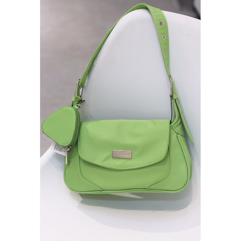 Túi kẹp nách kiểu dáng trending chất poly dày dặn trợt nước