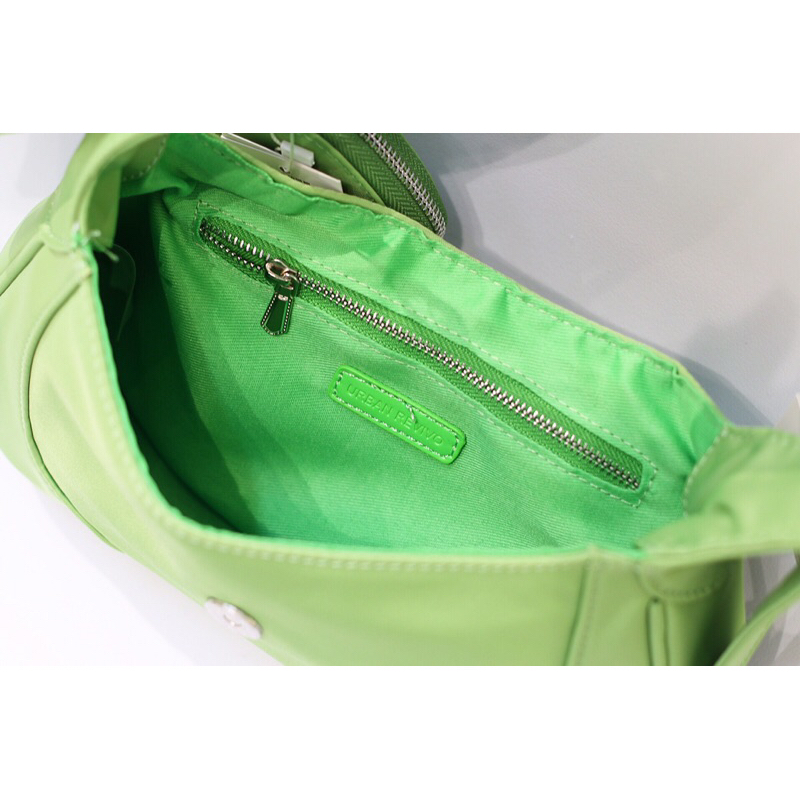 Túi kẹp nách kiểu dáng trending chất poly dày dặn trợt nước