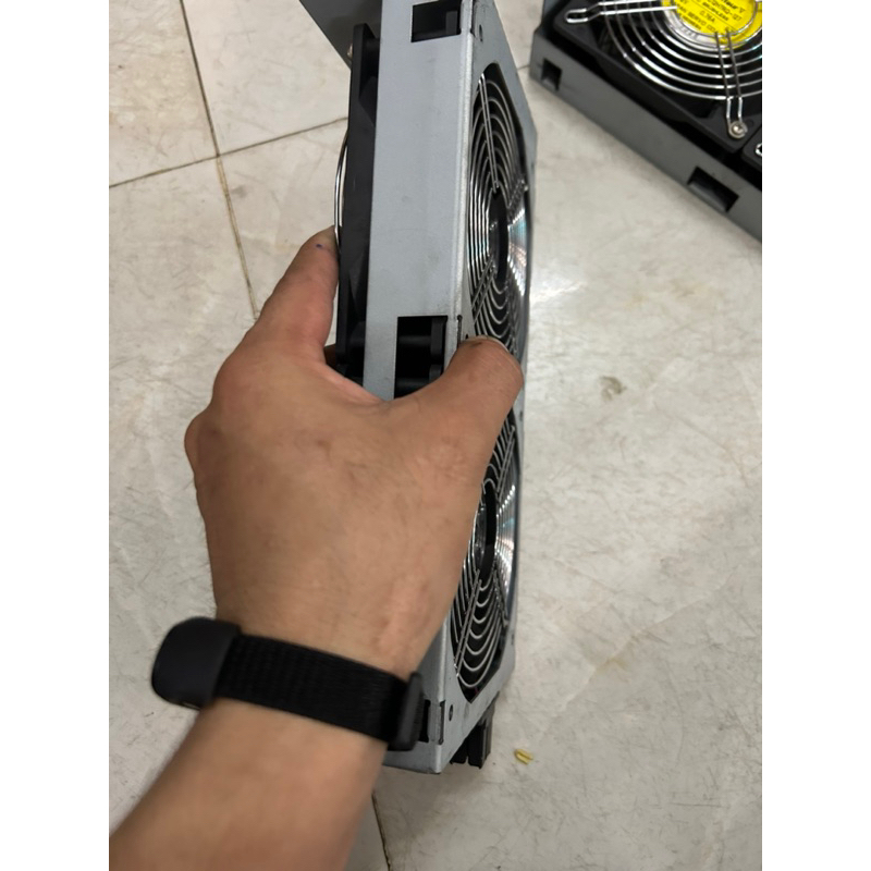 Quạt Japan Servo DC 12v 0.76A vuông 12cm có lưới bảo vệ