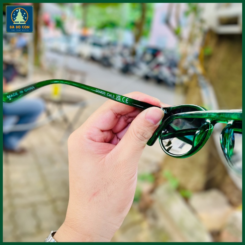 Kính râm trẻ em GEORGE size 2-4 tuổi gọng nhựa xanh bóng, chống UV đeo cực đẹp, đầy đủ tem tag chuẩn Auth