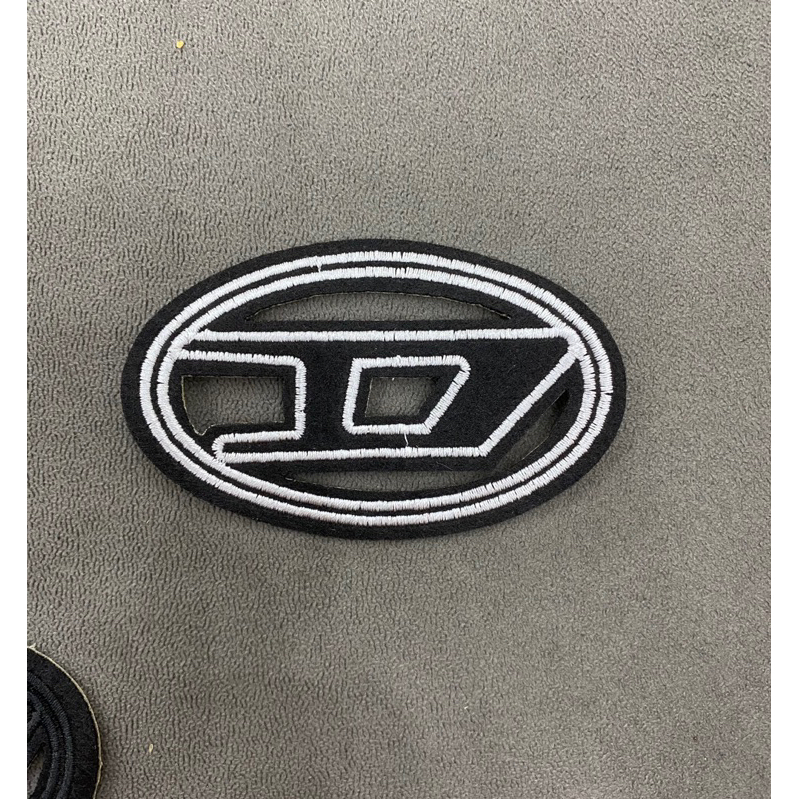 Sticker thêu hình tròn khoét ngực ủi nhiệt logo patch