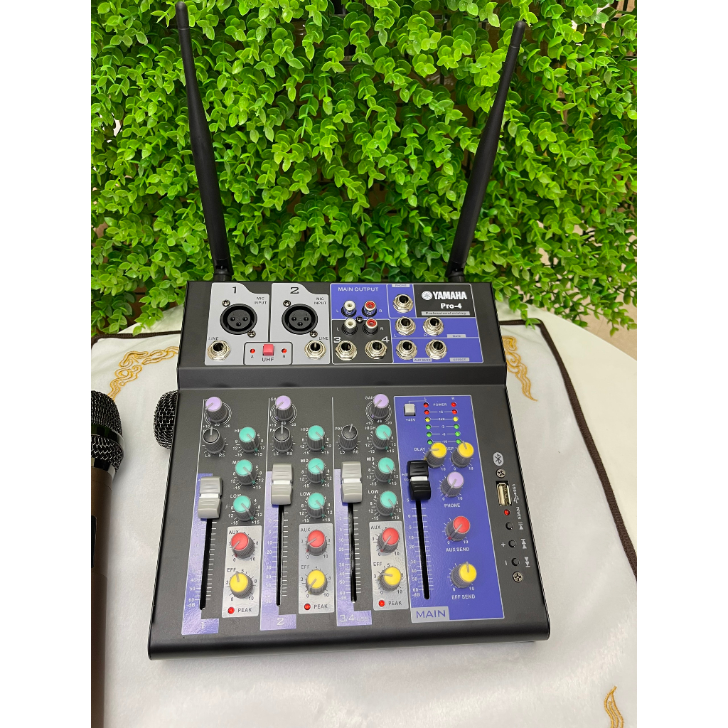 Mixer Pro-4 Yamaha Tặng 2 Tay Mic Không Dây, Có Thể Kết Nối Loa Kéo, Loa Vi Tính, Livestream. Âm Thanh Cực Hay