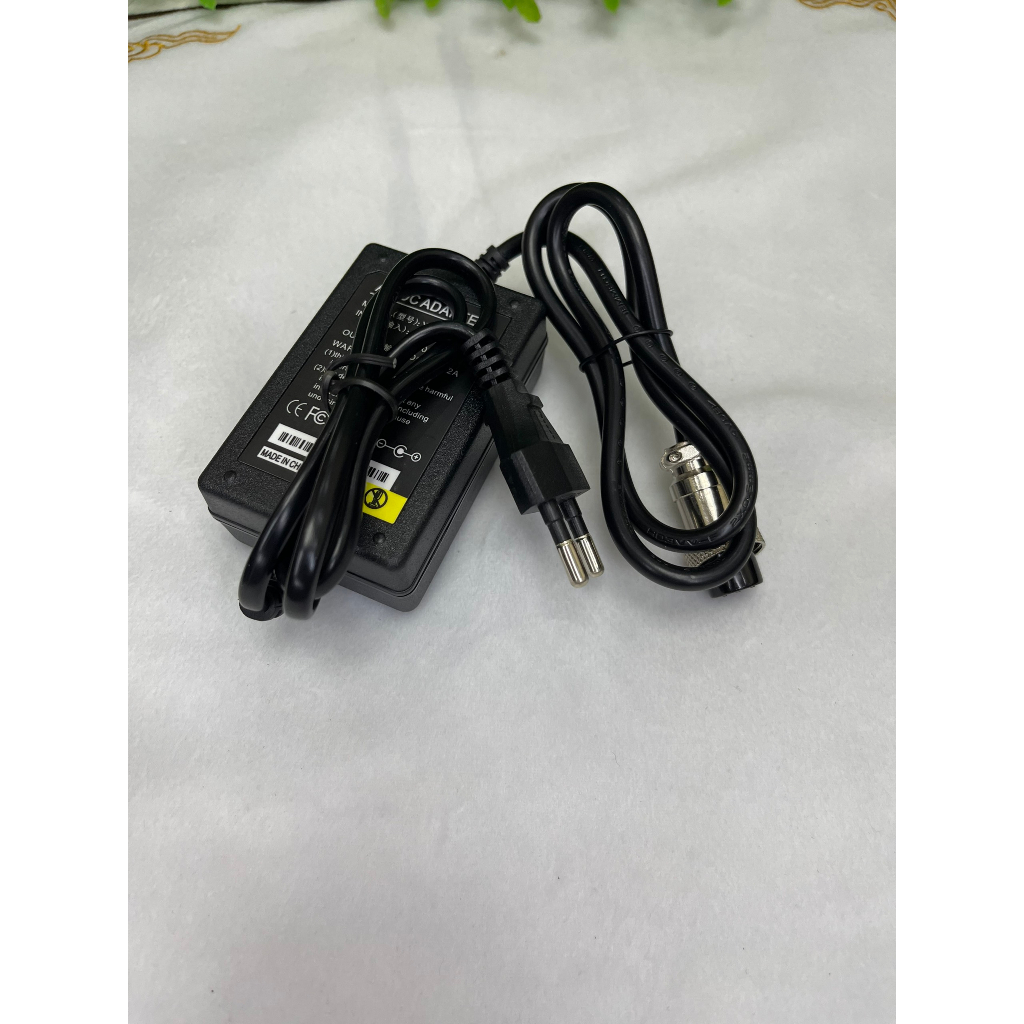 Mixer Pro-4 Yamaha Tặng 2 Tay Mic Không Dây, Có Thể Kết Nối Loa Kéo, Loa Vi Tính, Livestream. Âm Thanh Cực Hay