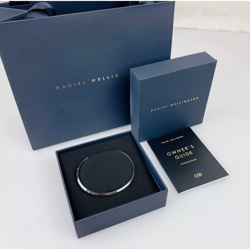 Vòng tay Cuff DW Ver 1 khắc tên theo yêu cầu - lắc tay titan đôi nam nữ