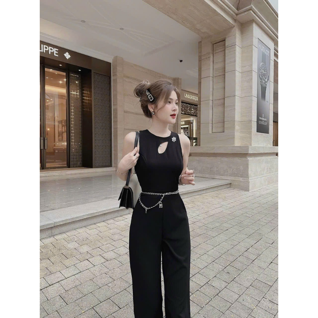 Jumsuit quần dài áo sát nách thiết kế khoét ngực kèm dây xích và phụ kiện thời trang sang chảnh đẹp M2-71