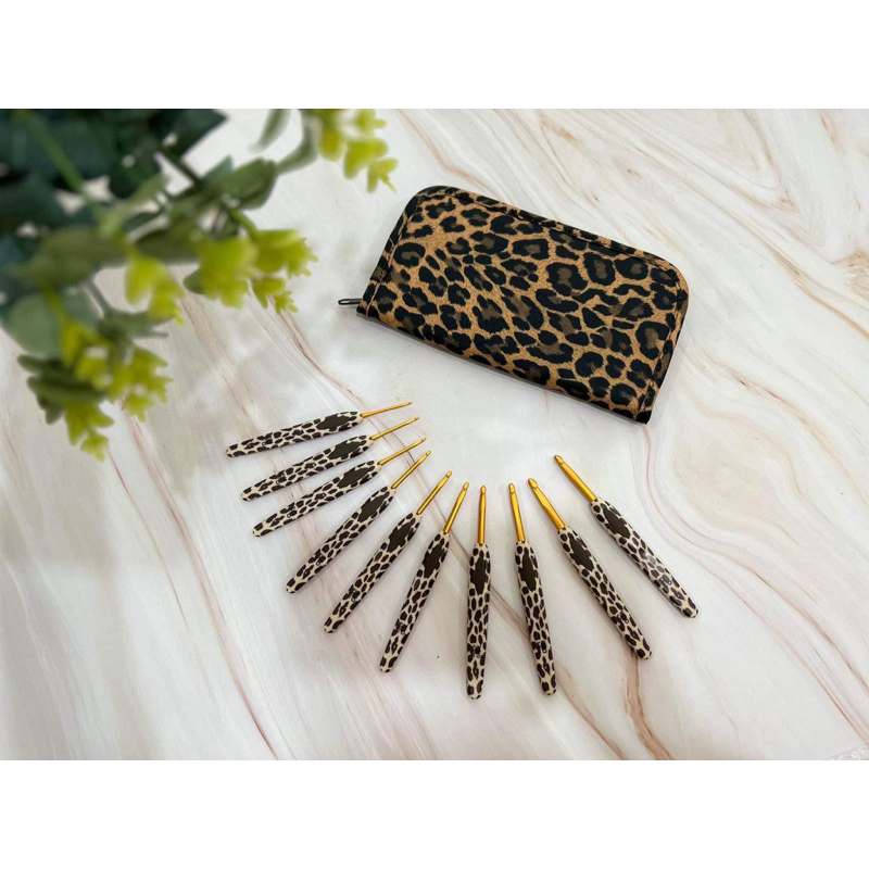 Kim móc Clover hoạ tiết da beo