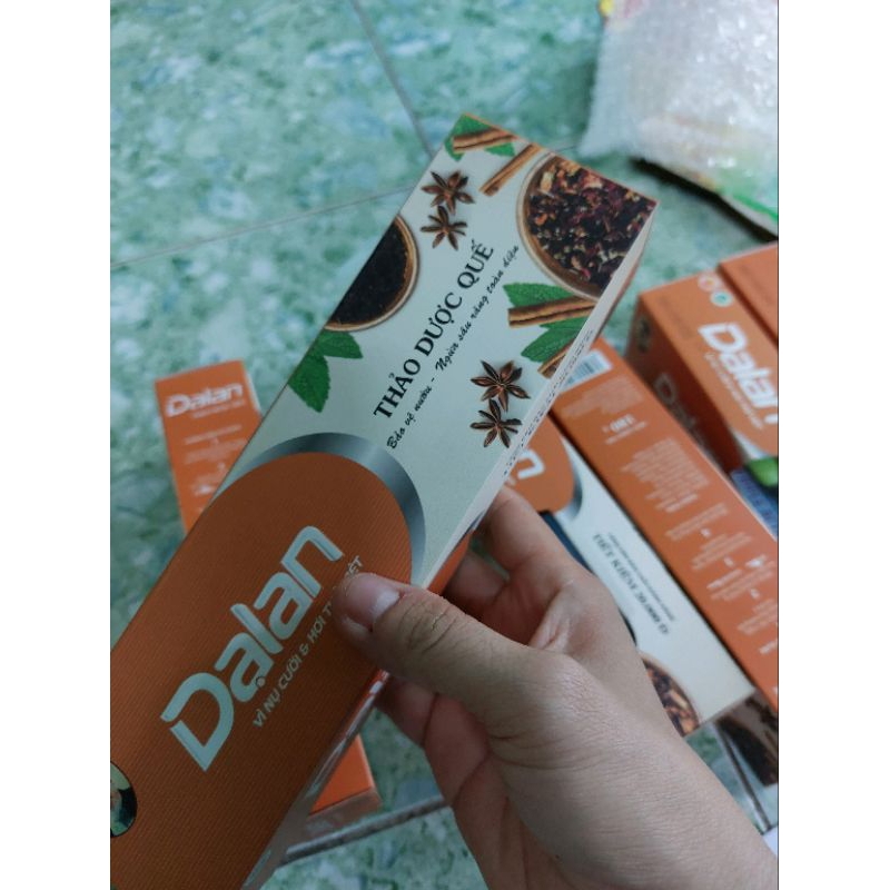 Kem Đánh Răng Thảo Dược Dạ Lan 180g - tặng bàn chải