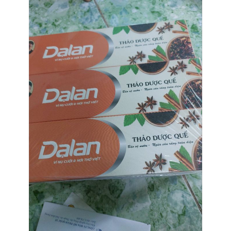 Kem Đánh Răng Thảo Dược Dạ Lan 180g - tặng bàn chải