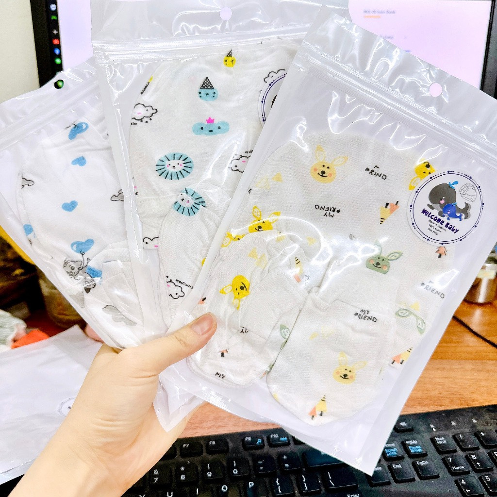 Set mũ kèm bao tay chân nền trắng họa tiết mềm mát cho bé từ sơ sinh