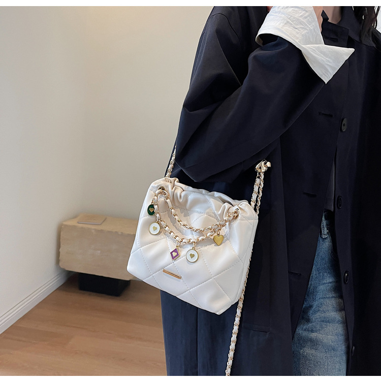 Túi Xách Đeo Chéo Nữ MINGA Da PU Mềm Dây Rút Quai Da Phối Chuông Sticker Trang Trí Đáng Yêu Phong Cách Cá Tính 2685 Y-19