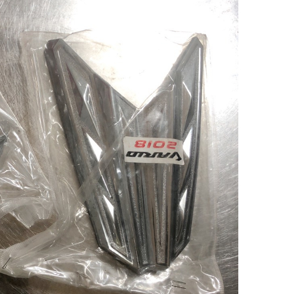 Mỏ dè trước và sau gắn Vario 160 2022-2023 chọn sơn cacbon hay mạ crom, inox