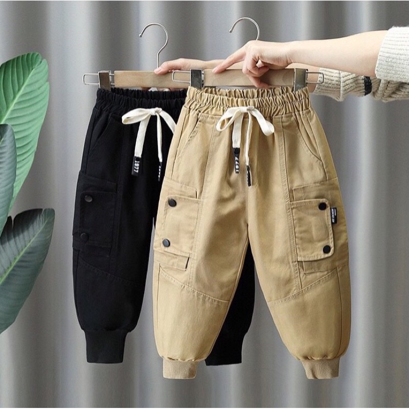 Quần Kaki jogger bo gấu, đính cúc túi cho bé trai M52-4