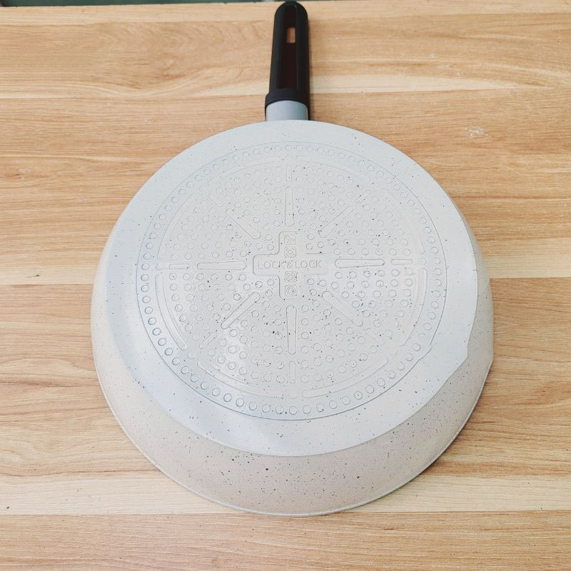 Chảo Chống Dính LocknLock LSD2243 màu trắng ngà và xám  - Hàng chính hãng