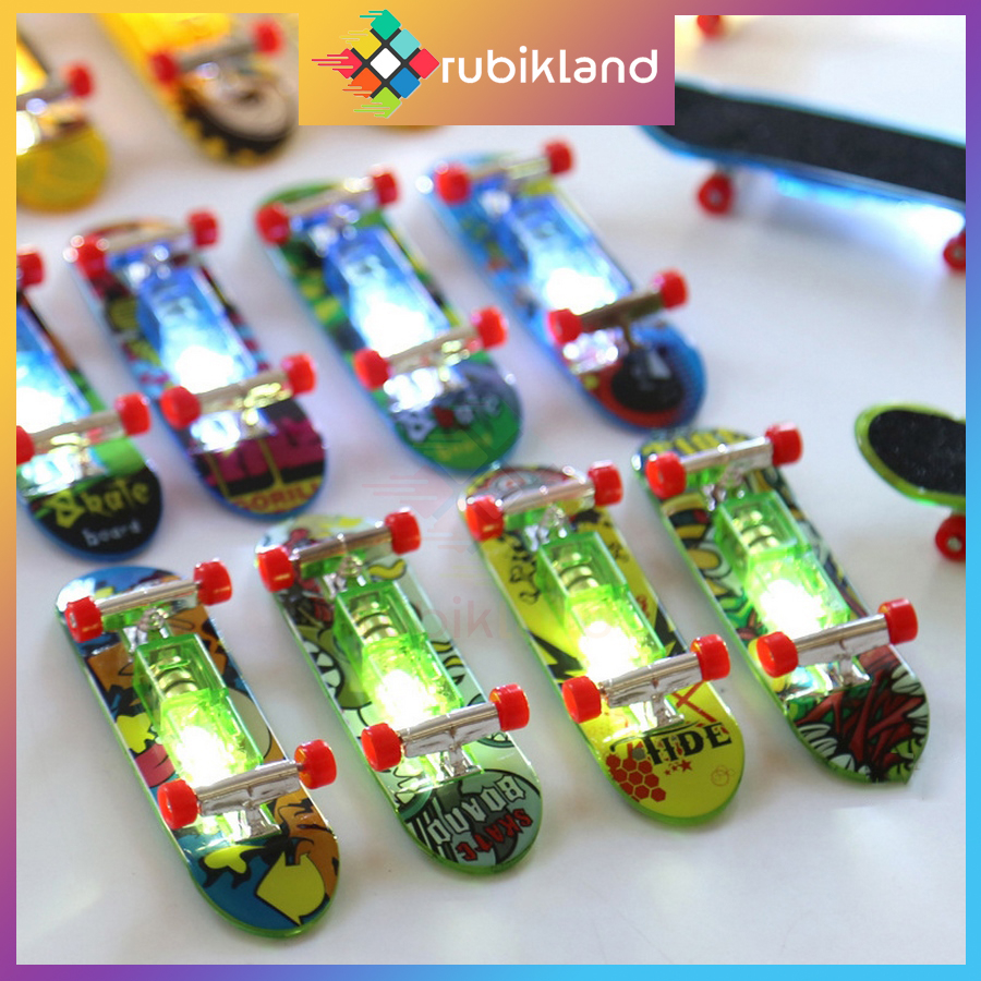 Ván Trượt Ngón Tay Mini Có Đèn Finger Skateboard Đồ Chơi Trẻ Em Giải Trí Xả Stress - Little Kobo