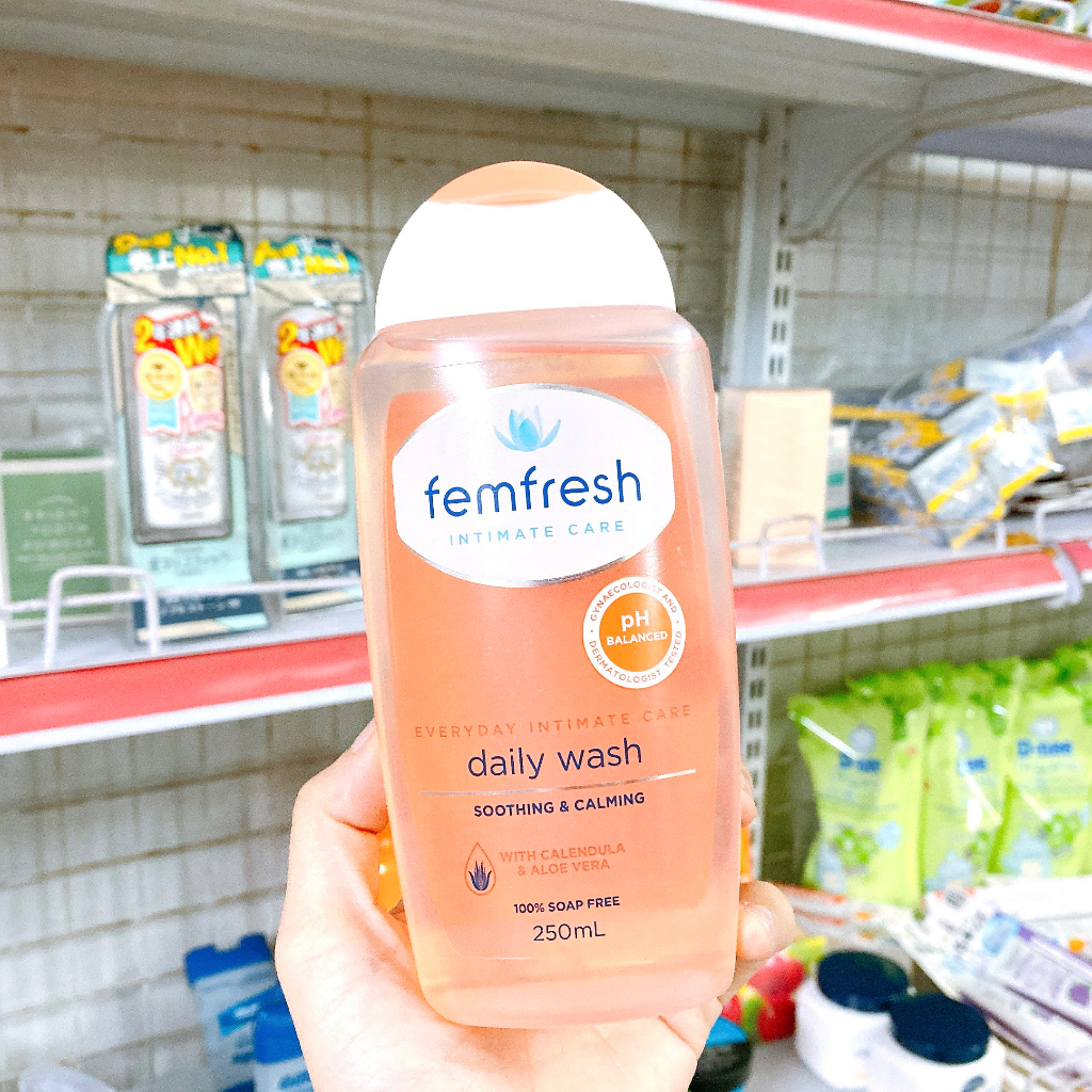 Dung dịch vệ sinh phụ nữ hàng ngày Femfresh Daily Intimate Úc chai 250ml