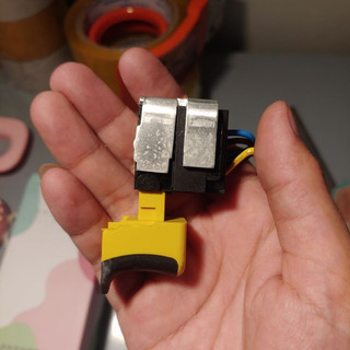 công tắc máy khoan pin