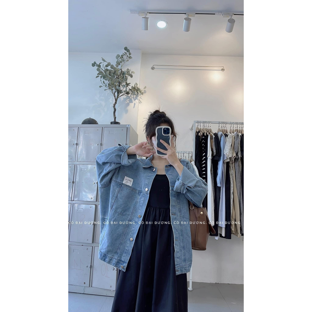 Áo khoác jeans unisex màu xanh thêu logo, áo khoác bò form rộng kiểu dáng đẹp Hàn Quốc M9 | BigBuy360 - bigbuy360.vn