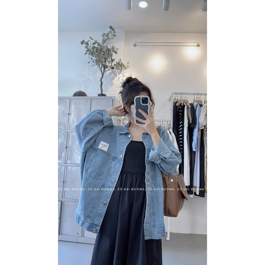 Áo khoác jeans unisex màu xanh thêu logo, áo khoác bò form rộng kiểu dáng đẹp Hàn Quốc M9 | BigBuy360 - bigbuy360.vn