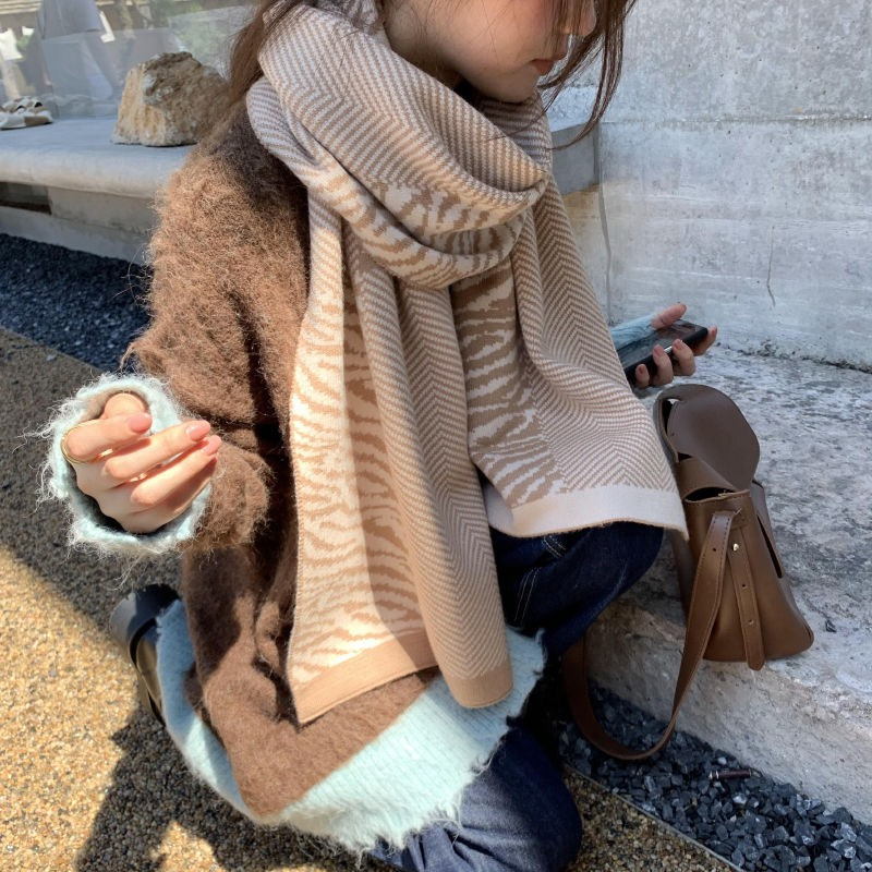 KHĂN CHOÀNG MÙA ĐÔNG CHẤT LEN HỌA TIẾT DA BEO HAI MẶT